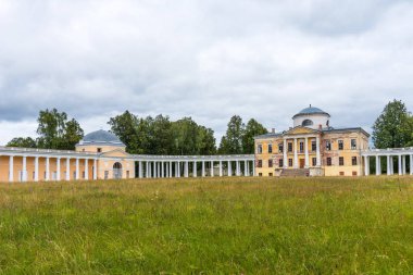 Tver bölgesinde Manor Znamenskoye Raek güzel yaz havadan görünümü, Rusya.