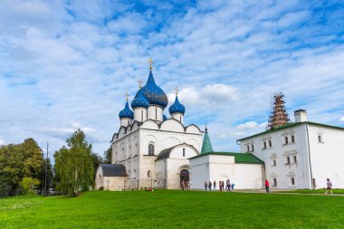 Suzdal, Rusya - 24 Ağustos 2019: Suzdal Kremlin'in Suzdal, Rusya'daki panoramik manzarası. Rusya'nın Altın Yüzüğü