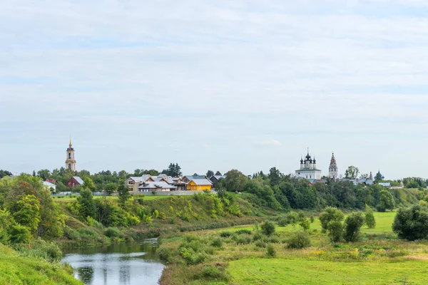 Picturesque summer view of Suzdal, Russia. The Golden ring of Russia. — Stok fotoğraf