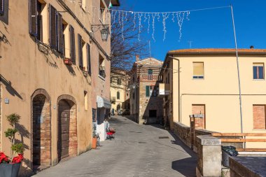 Castiglione d 'Orcia, İtalya - 2 Ocak 2019: Val d' Orcia, Tuscany, İtalya 'da Castiglione d' Orcia sokak manzarası. İtalya 'nın tipik küçük kasabası..