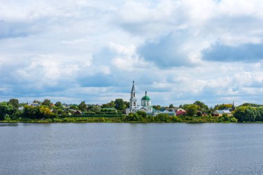 Rusya 'nın Tver kentindeki Aziz Catherine Manastırı' nın panoramik manzarası..