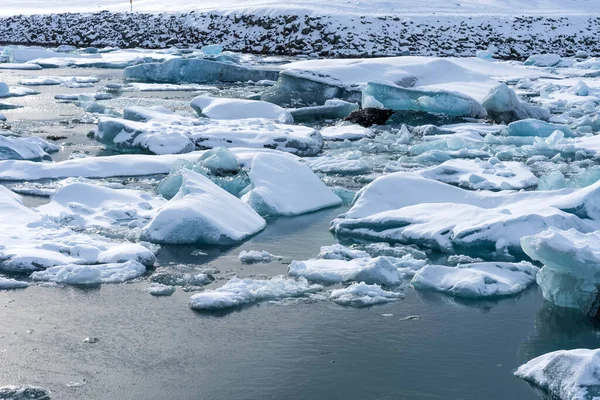 겨울에는 아이슬란드의 사라론 석호가 들어옵니다 겨울철에는 남극의 석호만의 아름다운 — 스톡 사진