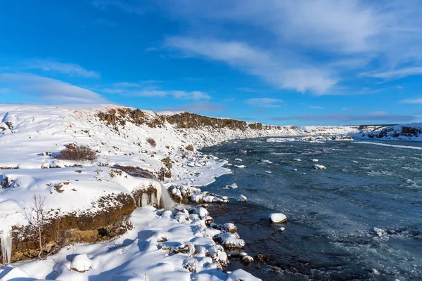 アイスランドのウリダフォスの滝の素晴らしい冬の風景 — ストック写真