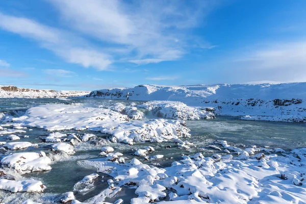 アイスランドのウリダフォス滝の素晴らしい空中冬の風景 — ストック写真