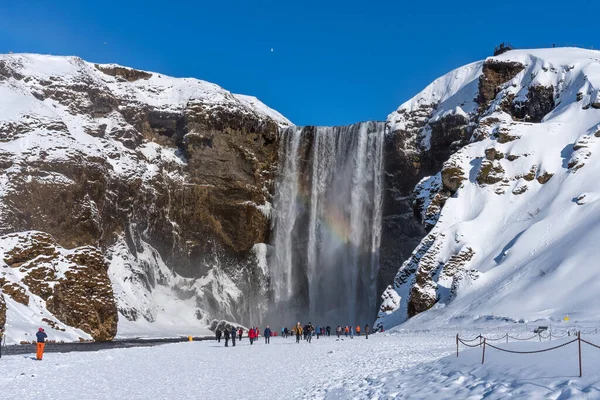 Skogafoss Island Března 2020 Turisté Skogafosského Vodopádu Jednoho Největších Vodopádů — Stock fotografie