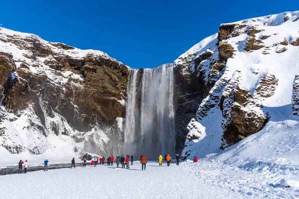 Skogafoss Iceland March 2020 Tourists Skogafoss Waterfall One Biggest Waterfalls — Stock Photo, Image