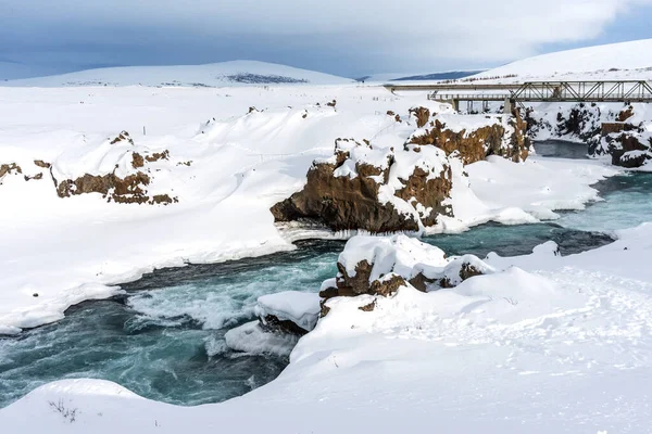 Malowniczy Zimowy Widok Wodospad Godafoss Islandii Malowniczy Zimowy Krajobraz Zamarzniętym — Zdjęcie stockowe