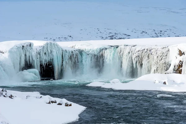 Landschappelijk Uitzicht Godafoss Waterval Ijsland Schilderachtig Winterlandschap Met Bevroren Waterval — Stockfoto