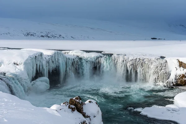 Malowniczy Zimowy Widok Wodospad Godafoss Islandii Malowniczy Zimowy Krajobraz Zamarzniętym — Zdjęcie stockowe