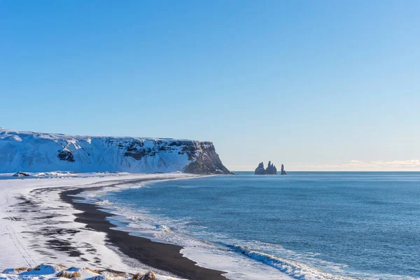 Озерний Зимовий Краєвид Рейнісдраґару Ісландія Живописний Зимовий Пляж Чорним Піском — стокове фото