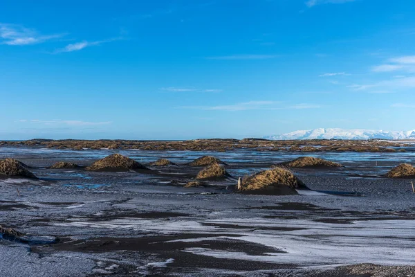 冰岛东南部斯托克克尼斯半岛黑沙海滩冬季空中景观 — 图库照片