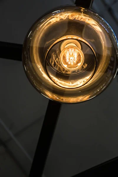 Plafond Verre Avec Une Ampoule Lumineuse Edison Close — Photo