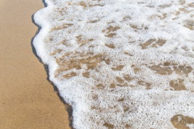 Deniz kıyısında güzel dalgalar