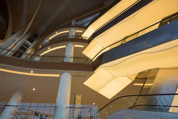 Interieur Van Een Modern Winkelcentrum Met Meerdere Verdiepingen — Stockfoto