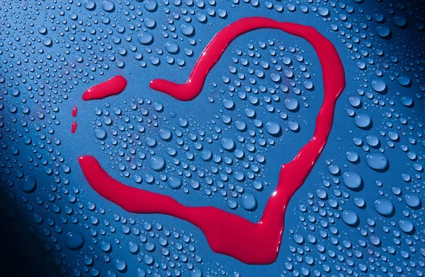 Drawing Red Paint Shape Heart Glass Surface Surrounded Water Droplets — Stock Photo, Image