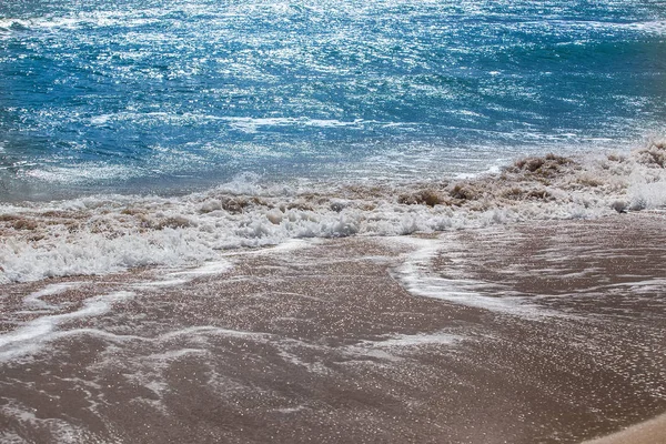 Las Olas Del Mar Salpican Orilla Del Mar Espuma Marina —  Fotos de Stock