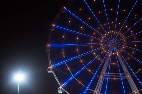 Roda Gigante Iluminada Noite Conceito Entretenimento — Fotografia de Stock