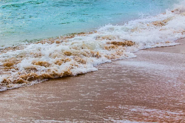 Las Olas Del Mar Salpican Orilla Del Mar Espuma Marina —  Fotos de Stock