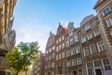 Şehrin tarihi merkezine eski Avrupa binalar cephe