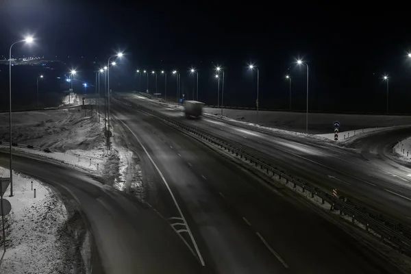 Carretera Invierno Noche Brillaba Con Lámparas —  Fotos de Stock