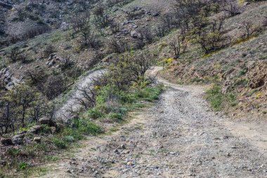 Sarma kir, kayalık yol
