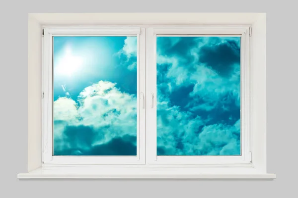 Vista da janela para o céu — Fotografia de Stock