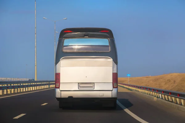 Bus goes on highway — Stock Photo, Image