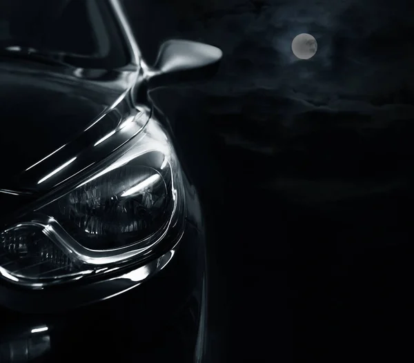 Num carro numa noite iluminada pela lua. Detalhe close-up . — Fotografia de Stock
