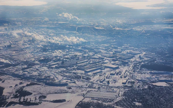 冬季顶观的工业厂房 — 图库照片