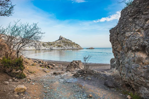 Hermosa vista de la bahía rocosa del mar —  Fotos de Stock