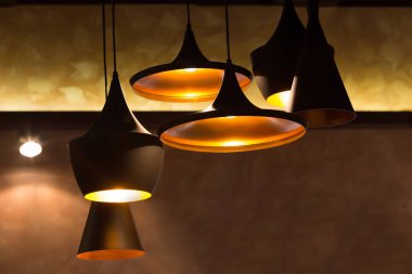 Çeşitli şekillerin metal armatürleri