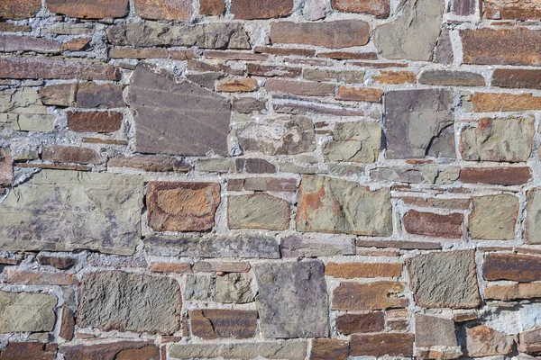 Steinmauer aus groben unbearbeiteten Steinen — Stockfoto