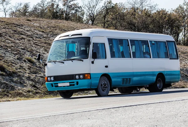 Autobús Mueve Largo Carretera Montañosa —  Fotos de Stock