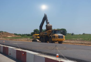 Yol inşaatında yol makineleri