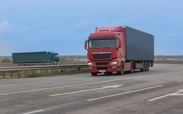 Vrachtwagens Beweegt Het Platteland Snelweg — Stockfoto