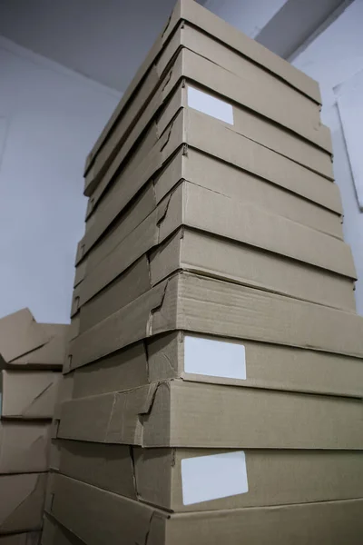 Tall Stack Cardboard Boxes Stock — Stock Photo, Image