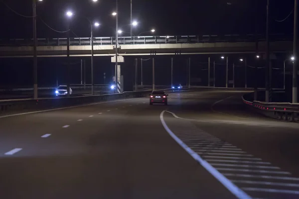 Straßenkreuzung Nachts Von Straßenlaternen Beleuchtet — Stockfoto