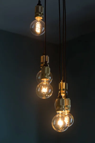 Светящиеся Лампочки Стиле Ретро Освещают Комнату — стоковое фото