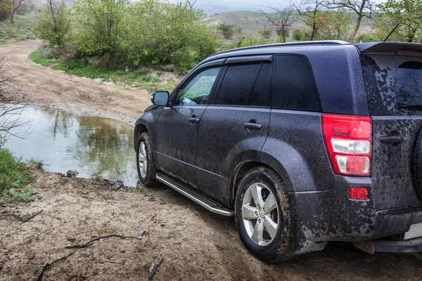 Suv Overcomes Stream Rainy Weather — Stock Photo, Image