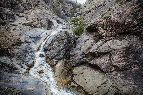 Flusso Acqua Tra Rocce Torrente Montagna — Foto Stock