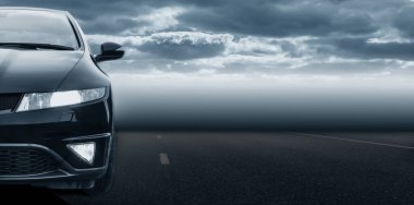 Modern prestijli araba detaylarının ön farları yakında. Metin için yer