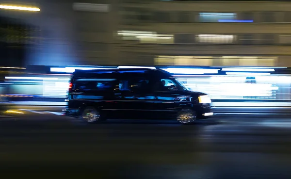 Black Minivan Moves Night Avenue Blurred Motion — Stock Photo, Image
