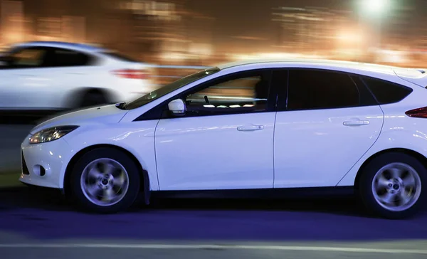 Coches Modernos Van Ciudad Noche — Foto de Stock