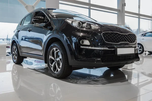 Novo Suv Preto Showroom Para Venda — Fotografia de Stock