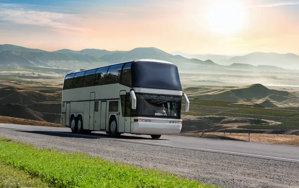 Tourist Bus Rides Picturesque Mountain Highway — Stock Photo, Image