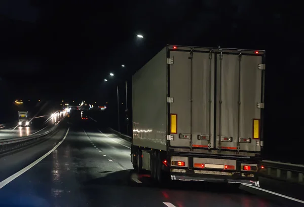 Camión Mueve Carretera Por Noche — Foto de Stock