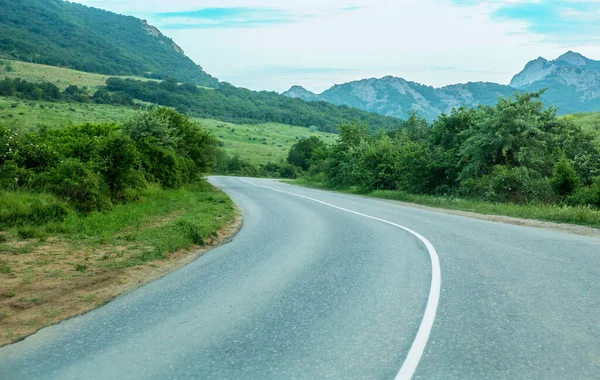 Winding Road Beautiful Mountainous Area Summer Day — Stock Photo, Image