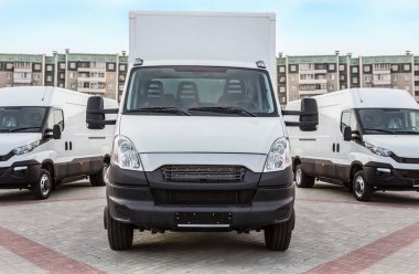 Şehirdeki bir yerleşim bölgesindeki binalara mal nakli