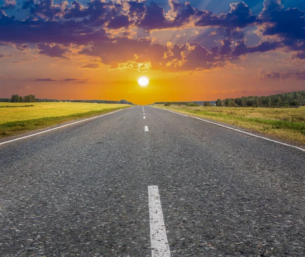 Hermoso Atardecer Sobre Carretera Del Campo — Foto de Stock