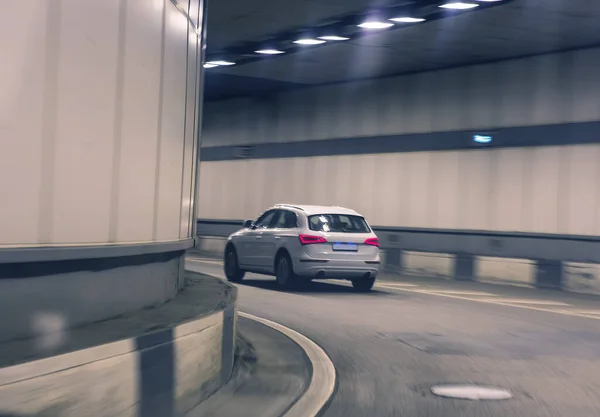 Coche Mueve Túnel Iluminado Movimiento Giro — Foto de Stock